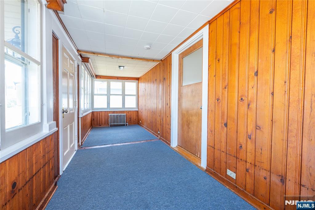 8-02 Henderson Boulevard - Photo 2