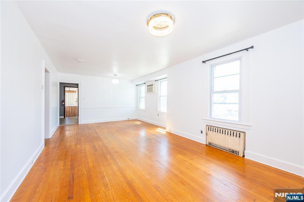 8-02 Henderson Boulevard - Photo 5