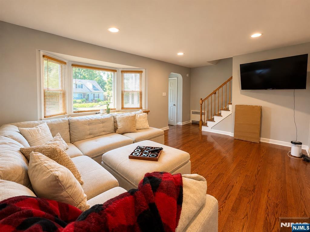 635 Robinson Terrace - Photo 2