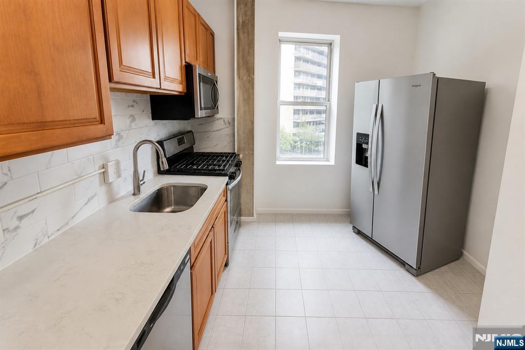 6045 Boulevard East C9 - Photo 3