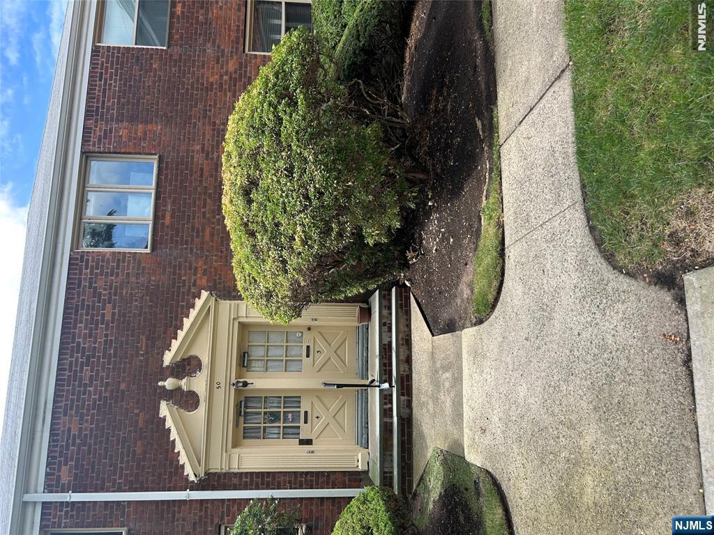 50 S 1st St #3A, Bergenfield, NJ 07621
