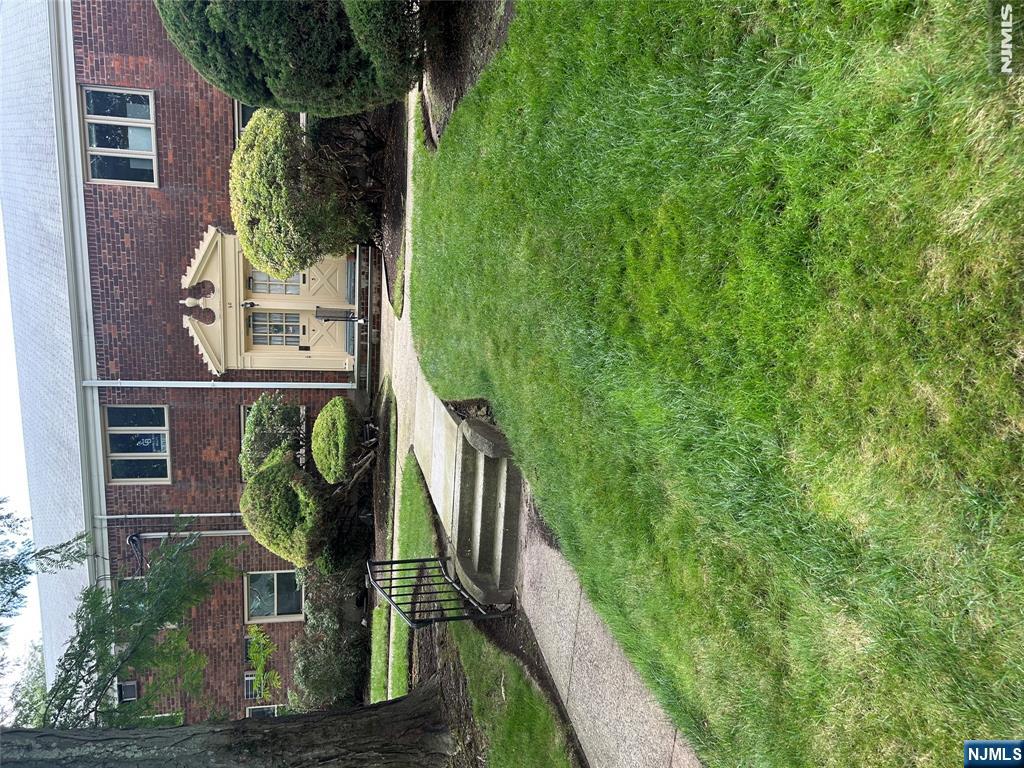 50 S 1st St #3A, Bergenfield, NJ 07621