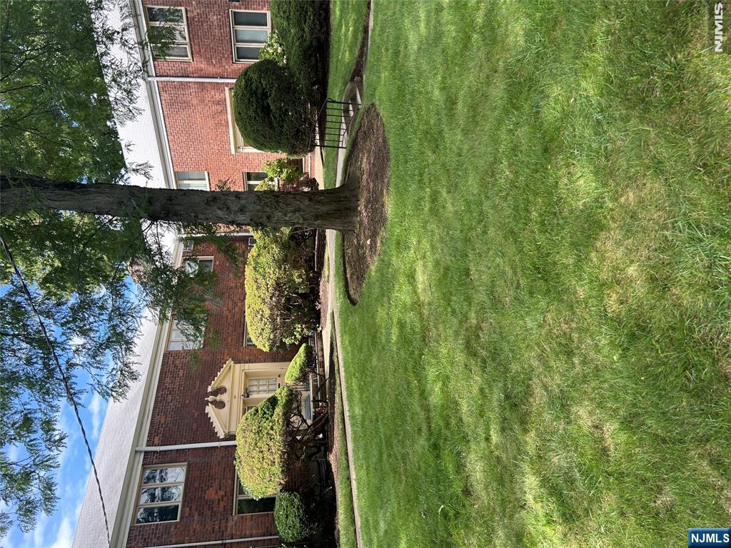 50 S 1st St #3A, Bergenfield, NJ 07621