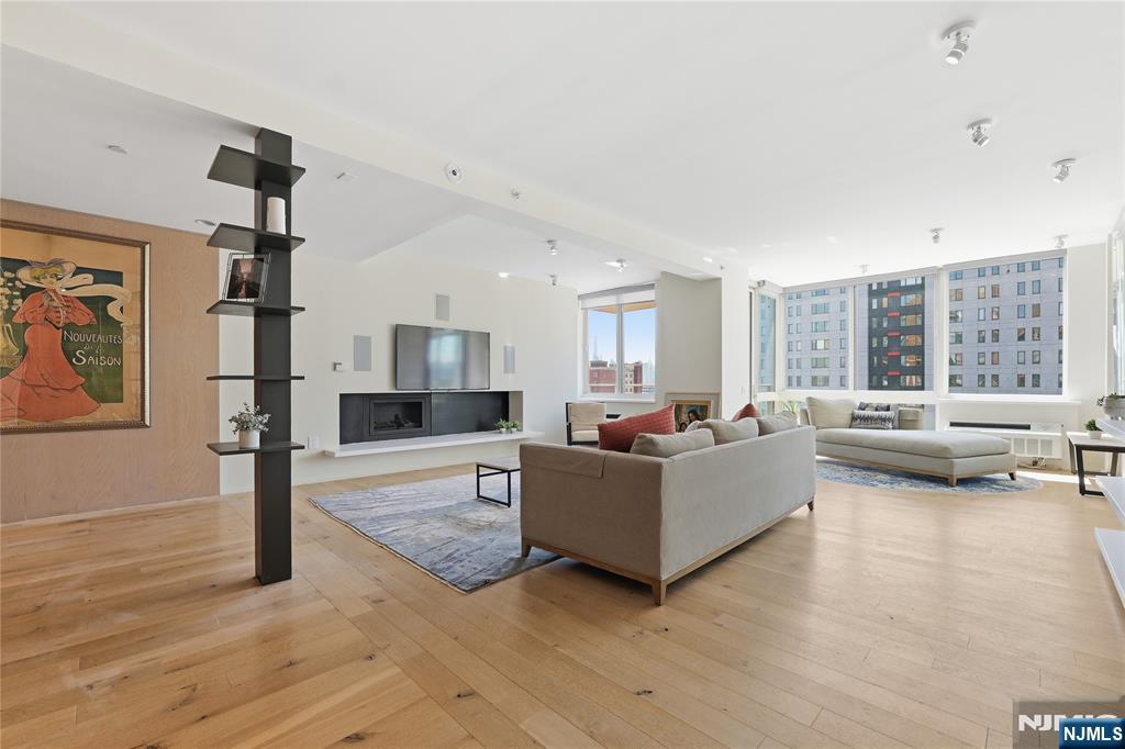 1008 Hudson Park