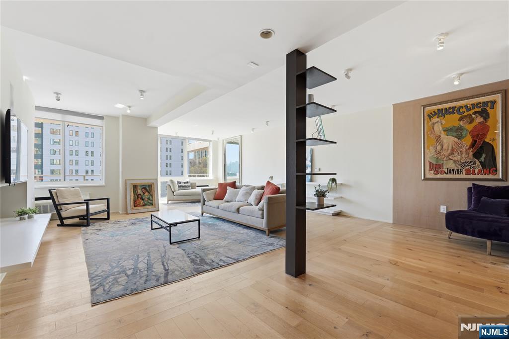 1008 Hudson Park - Photo 3
