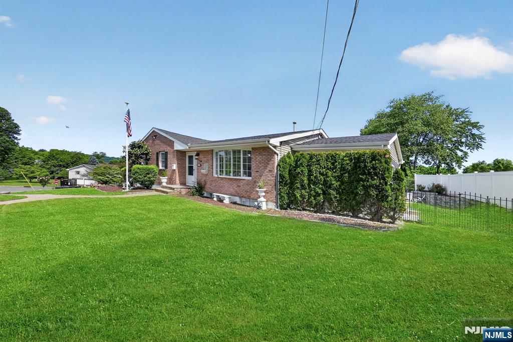 840 Lopatcong Street - Photo 3