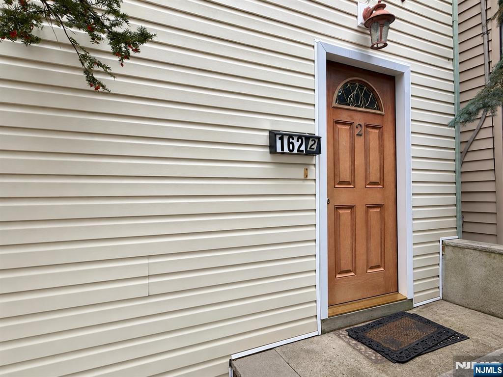 162 Paris Avenue 2 - Photo 1
