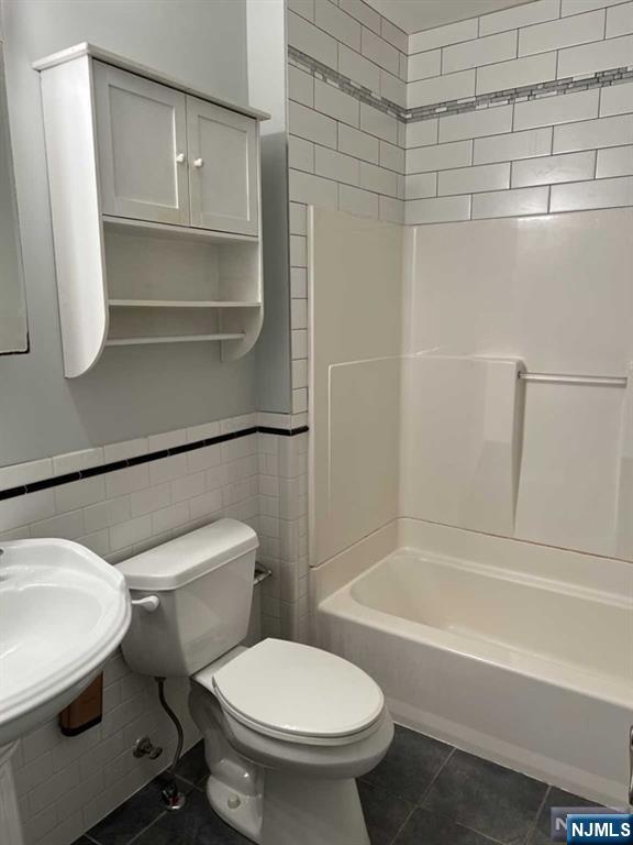 162 Paris Avenue 2 - Photo 5