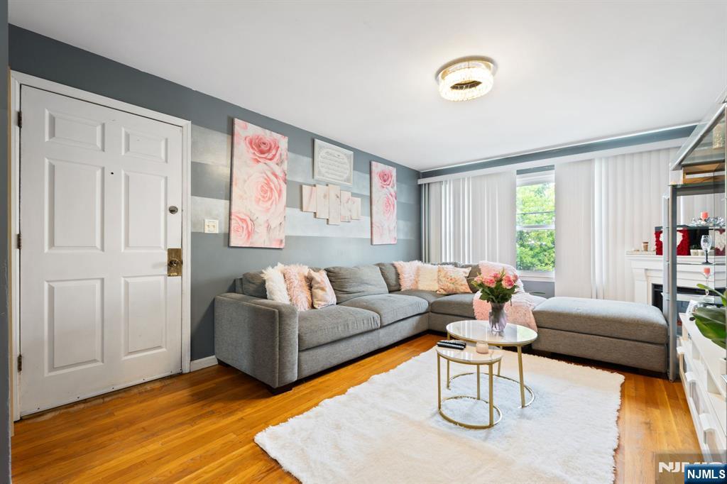 725 19th Street - Photo 2