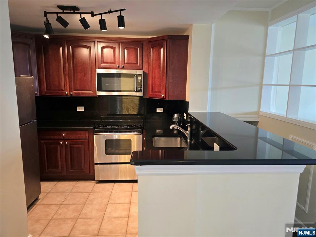 EDGEWATER Properties