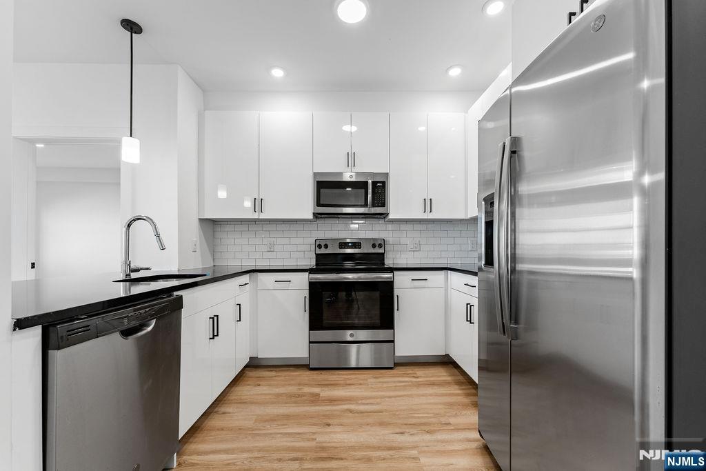 520 Cliff Street 202 - Photo 5