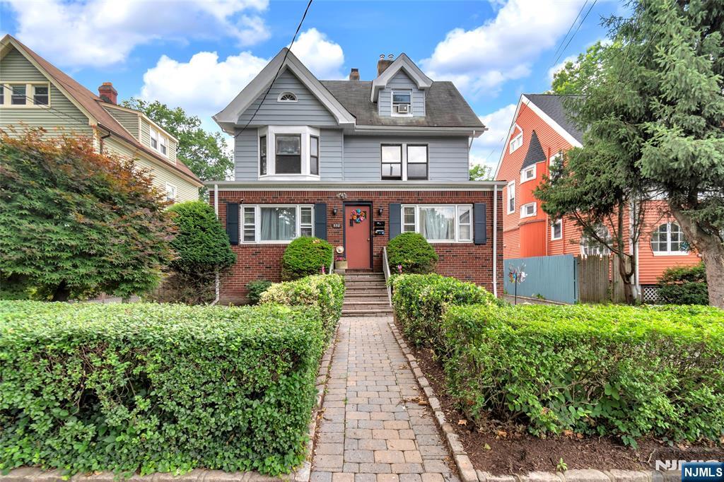 558 Argyle Avenue 2 - Photo 1