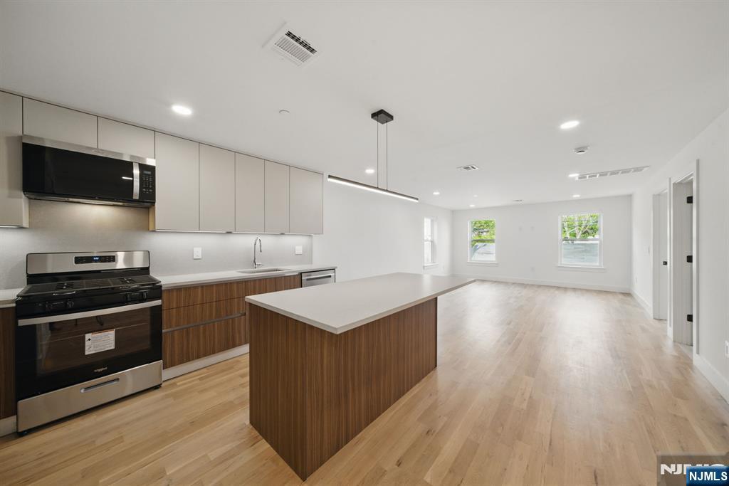 11 W Railroad Avenue 2 - Photo 4