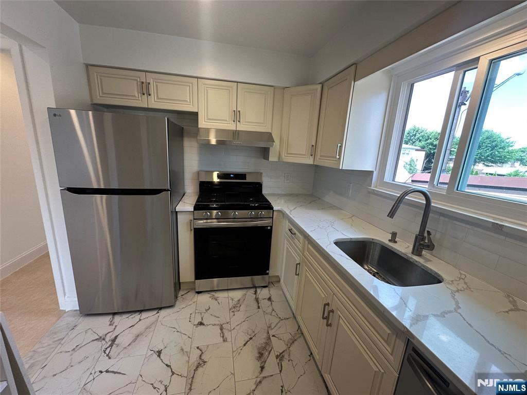 219 Cliff Street 2 - Photo 5