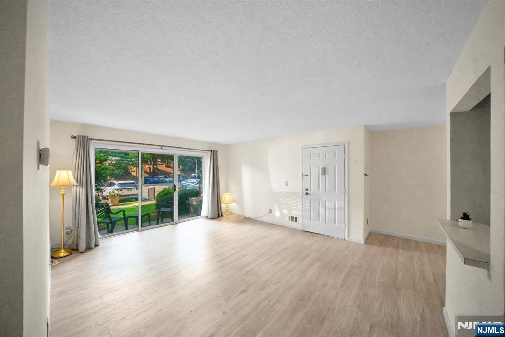 178 Robertson Way 822 - Photo 2
