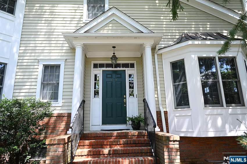 608 Stonewall Court - Photo 1