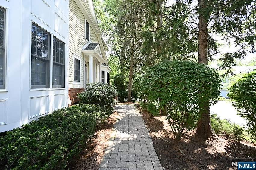 608 Stonewall Court - Photo 3