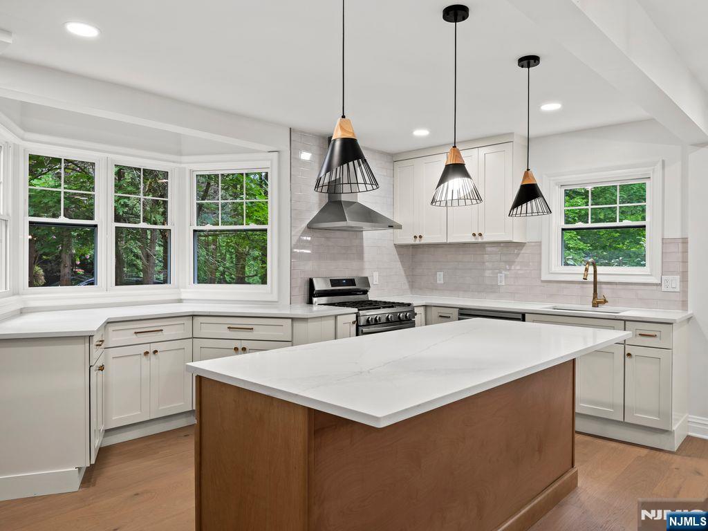 72 Fremont Ave, Park Ridge, NJ 07656