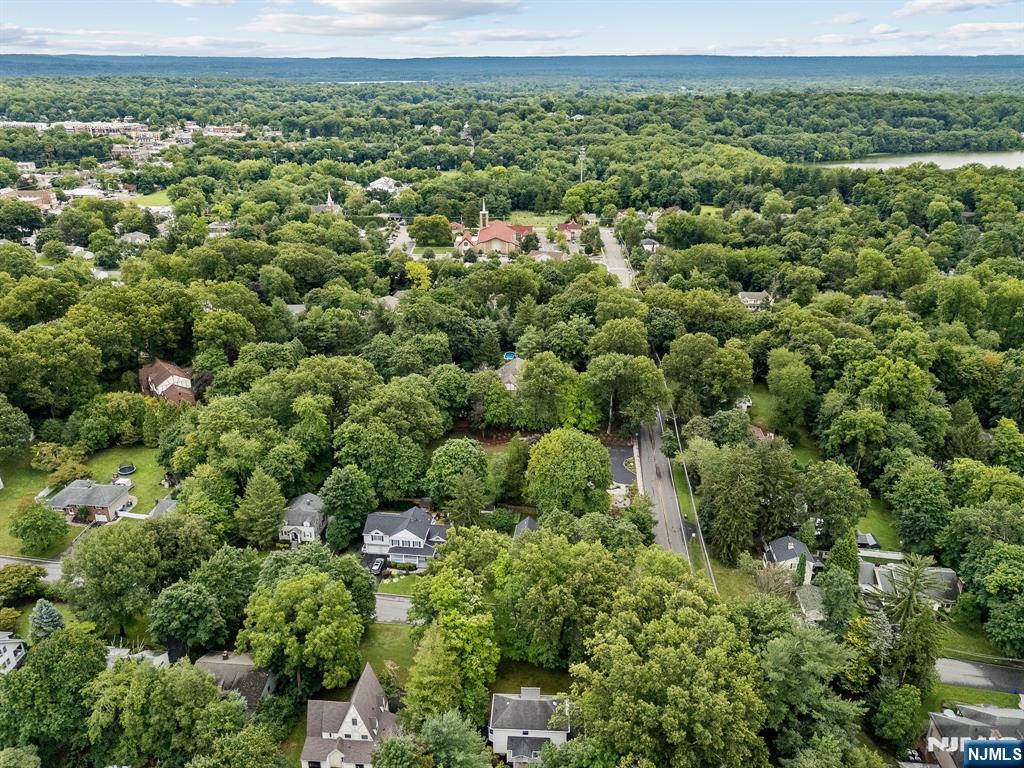72 Fremont Ave, Park Ridge, NJ 07656