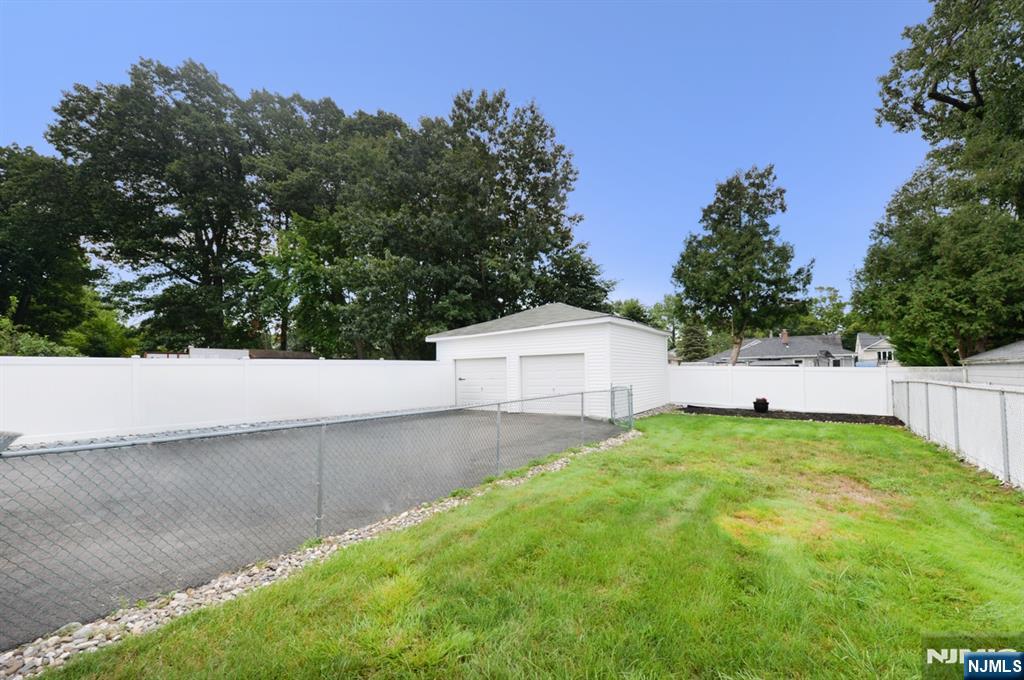 176 E Main St, Bergenfield, NJ 07621