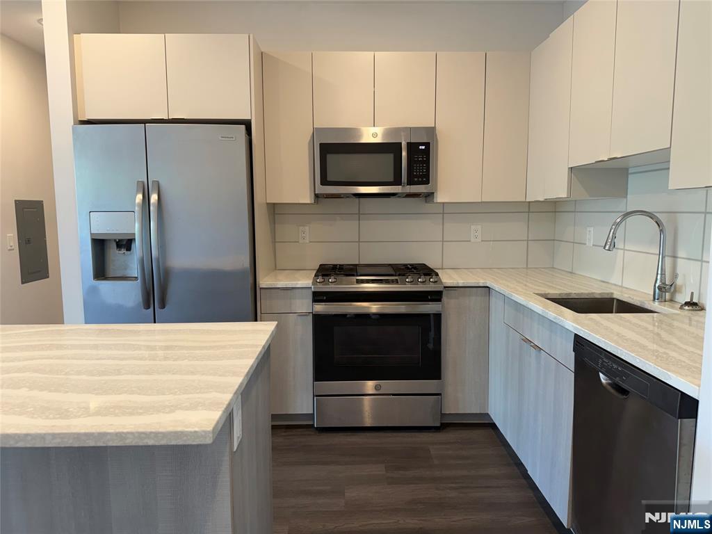 2301 Lemoine Avenue 504 - Photo 3