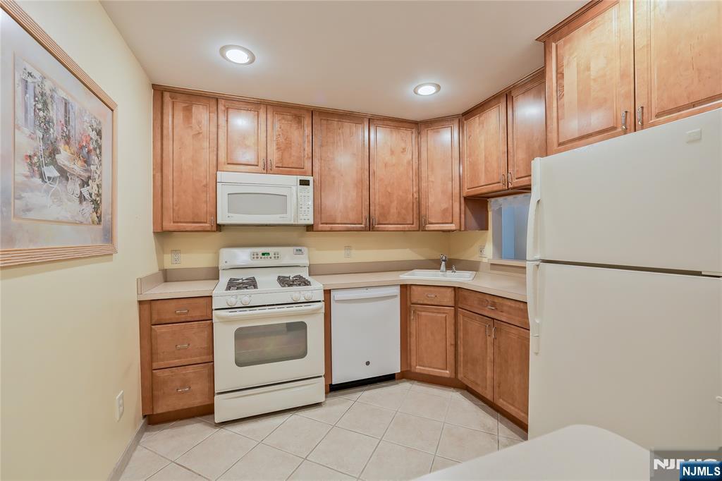 1134 Sycamore Ln, Mahwah, NJ 07430