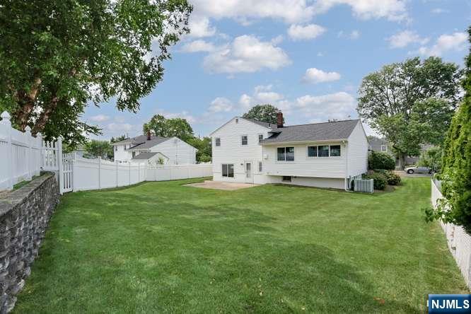 7-32 Richard St, Fair Lawn, NJ 07410