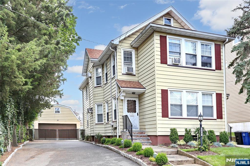 215 Walter Avenue - Photo 2