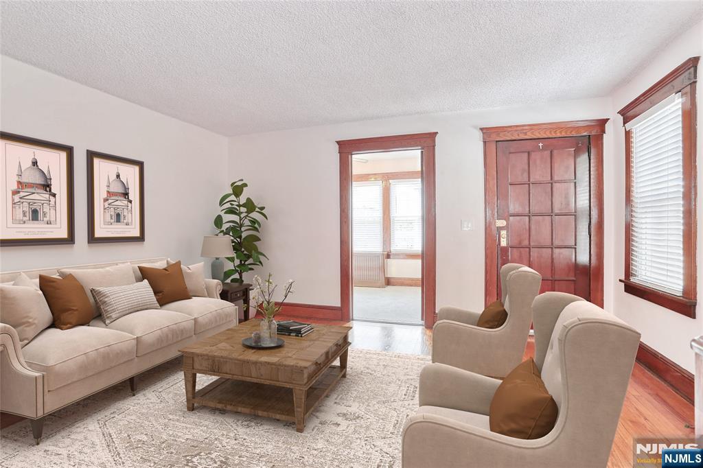 215 Walter Avenue - Photo 4