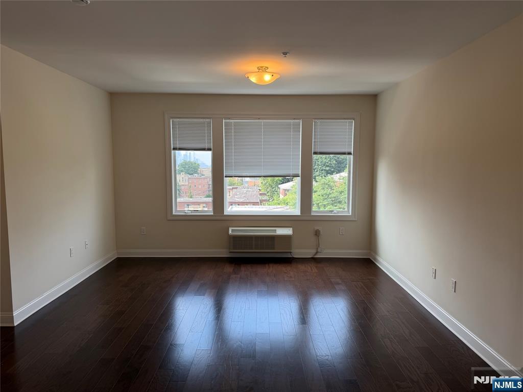307 Gorge Road 501 - Photo 2