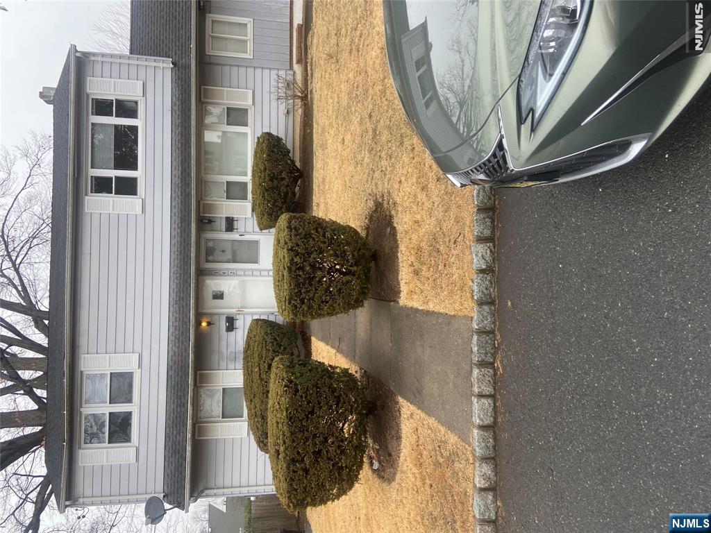 142 Manhattan Terrace - Photo 1