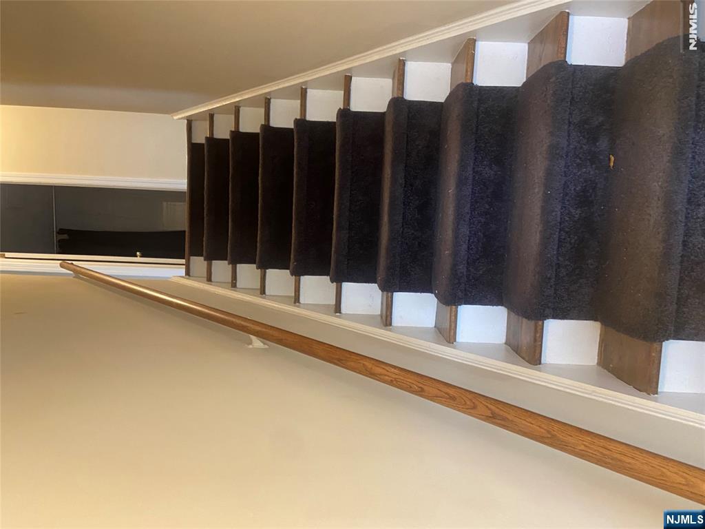 142 Manhattan Terrace - Photo 5
