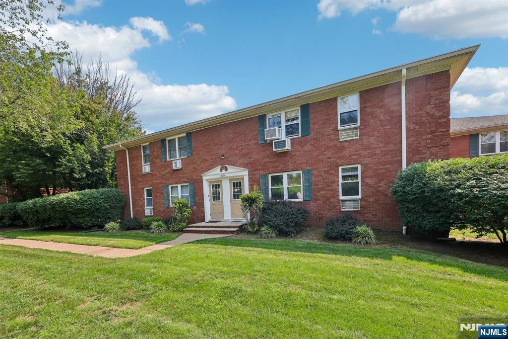 1130 Valley Road 1B - Photo 1
