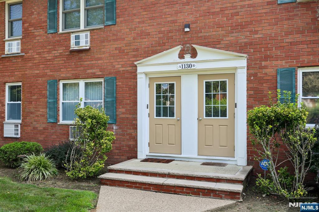 1130 Valley Road 1B - Photo 2
