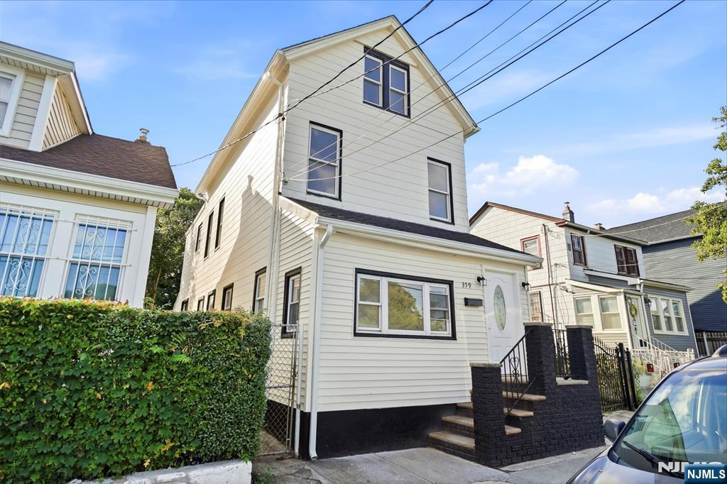359-361 18th Street - Photo 3