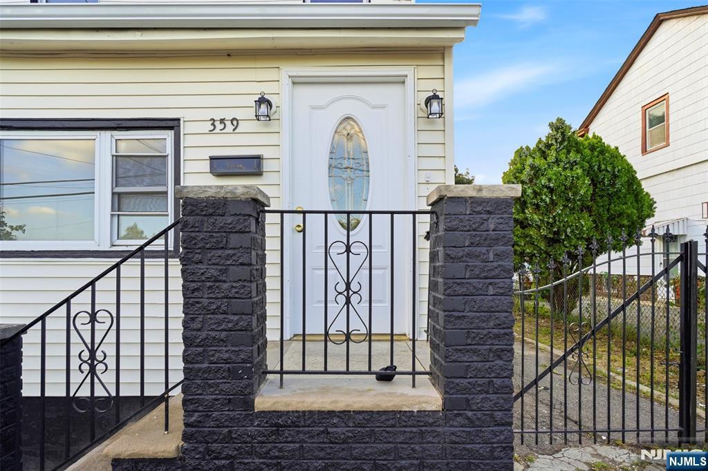 359-361 18th Street - Photo 4