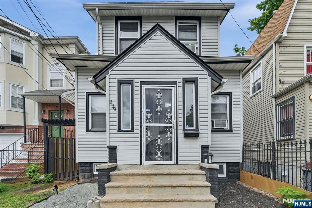 239 19th Street - Photo 1
