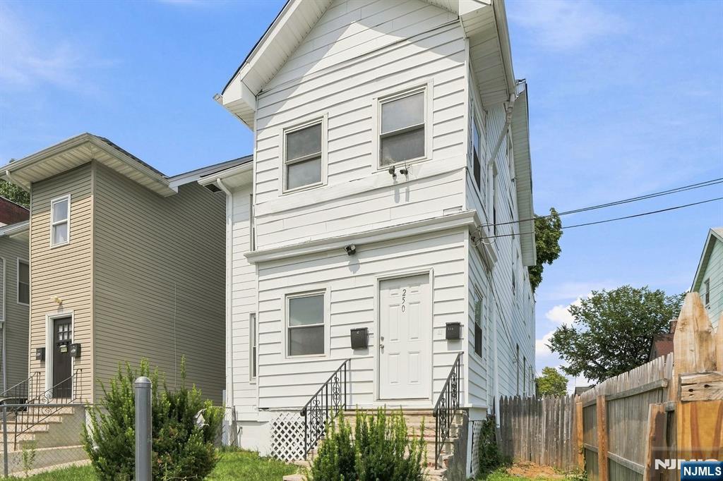 250 Elmwood Avenue - Photo 2
