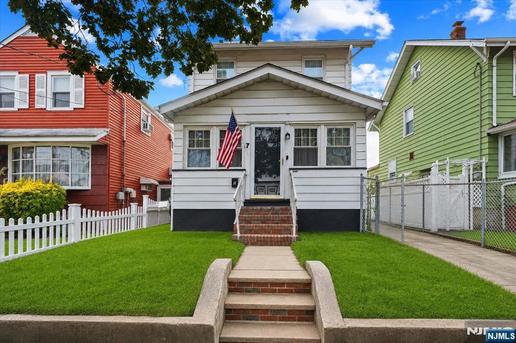 7 Laurel Place - Photo 1