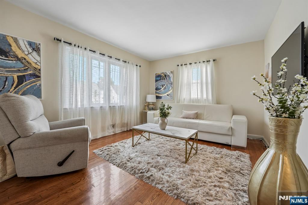 158 Charlton Avenue - Photo 3