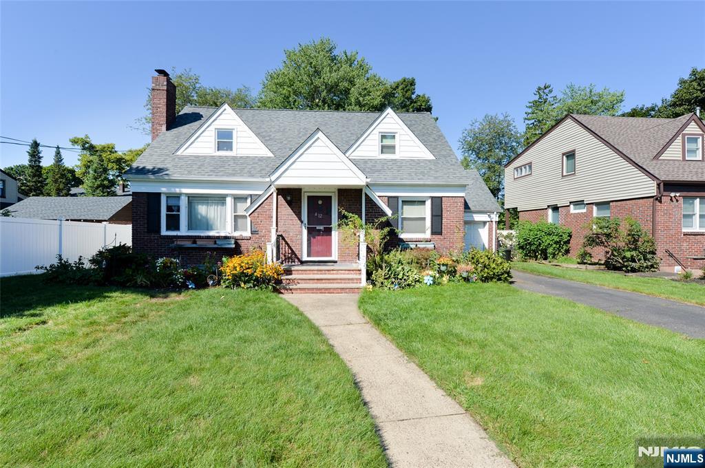 4-12 Kenneth Avenue - Photo 1