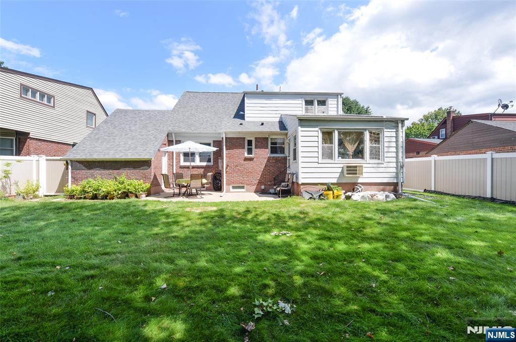 4-12 Kenneth Ave, Fair Lawn, NJ 07410