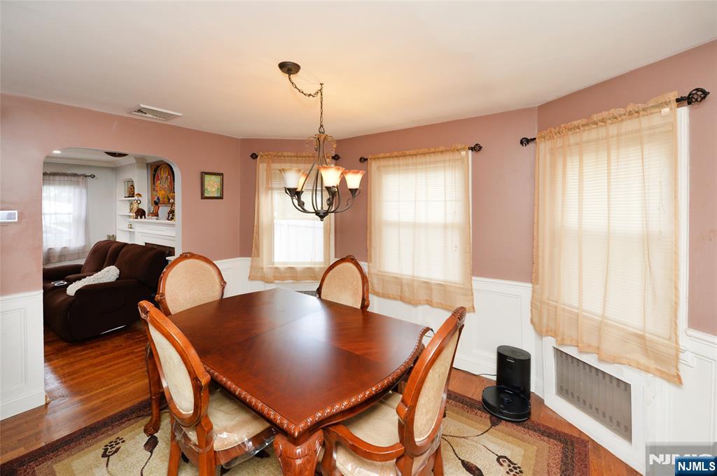 4-12 Kenneth Ave, Fair Lawn, NJ 07410