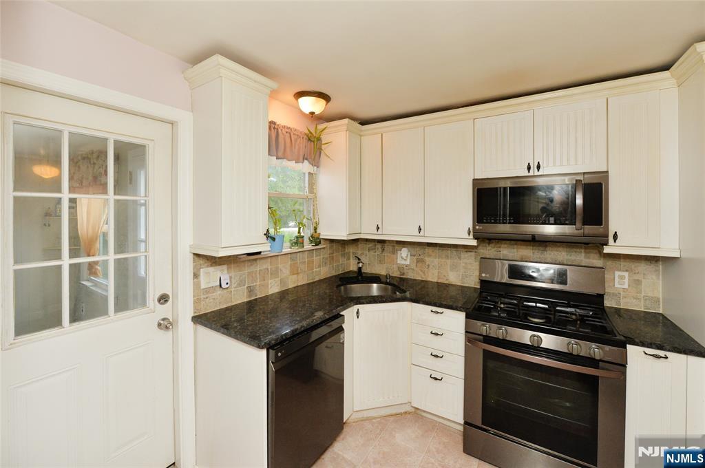 4-12 Kenneth Ave, Fair Lawn, NJ 07410