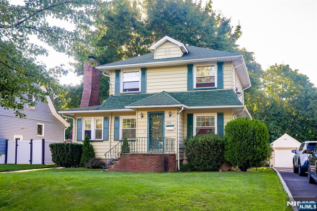 200 Elm Avenue - Photo 2