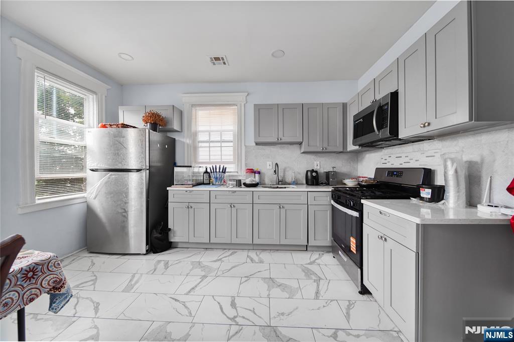 18 Ellis Avenue - Photo 3