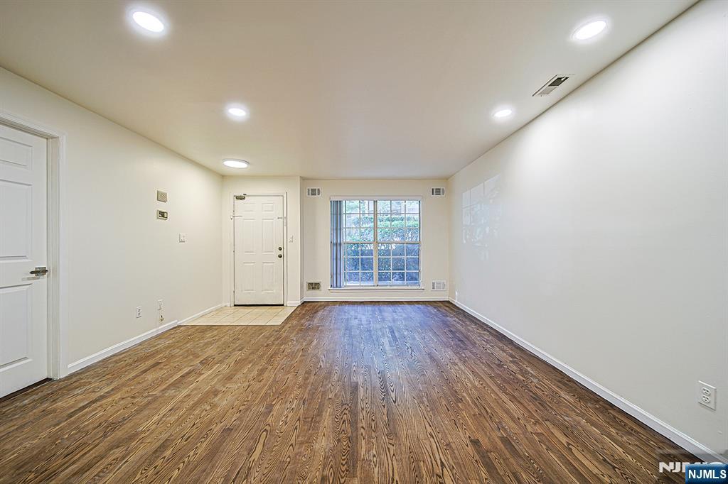 Listing Photo 4 - Condo for sale in building located at 240 Vlg Cir Dr, Fort Lee, NJ 07024 - Unit #1131