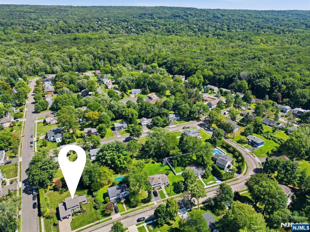 7 Asmus Rd, Closter, NJ 07624