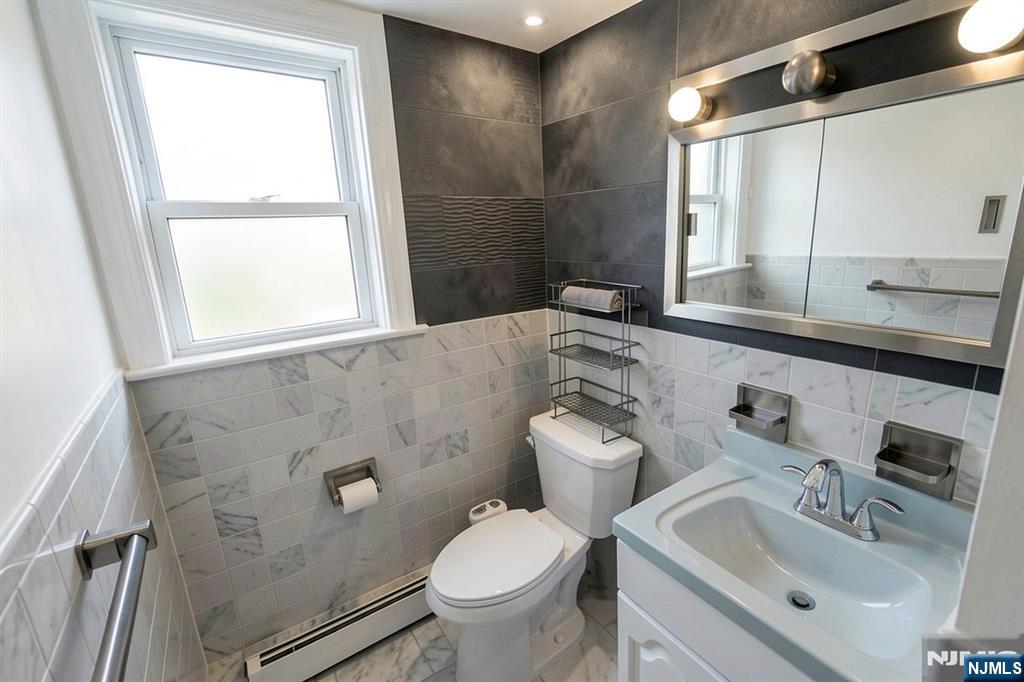90 Cedar St, Ridgefield Park, NJ 07660