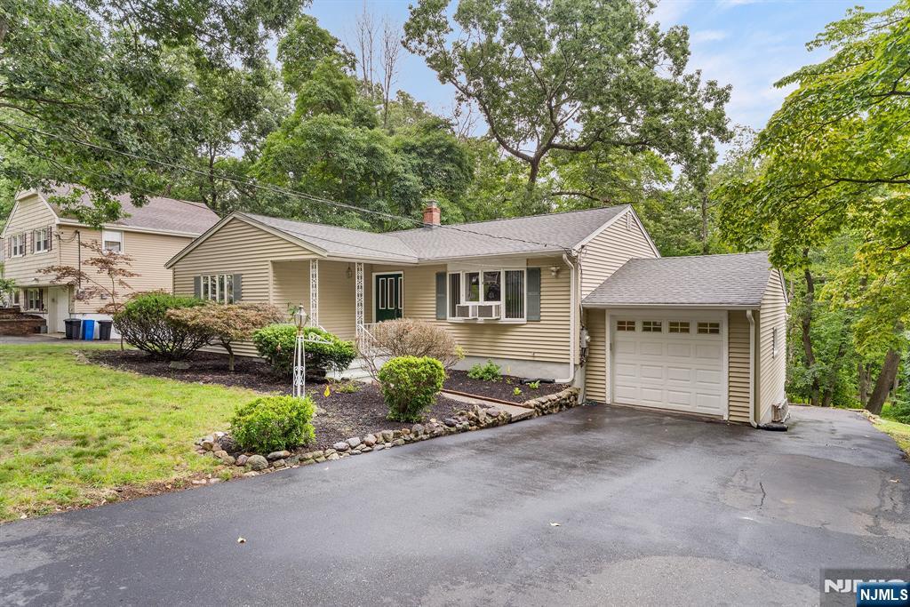 130 Vreeland Avenue - Photo 2